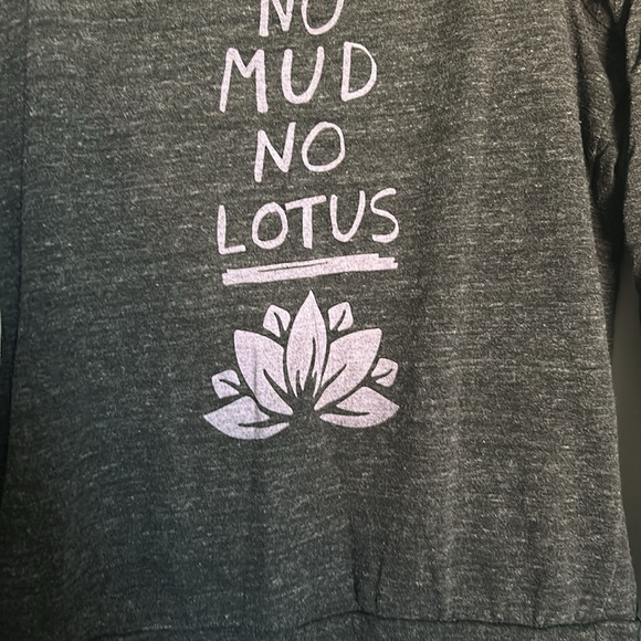 Women long sleeve shirt size Medium - Picture 2 of 4